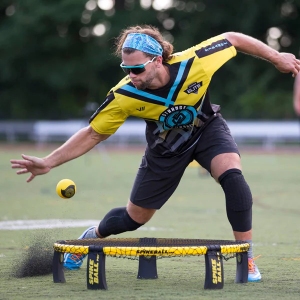 jak odpálit míč spikeball